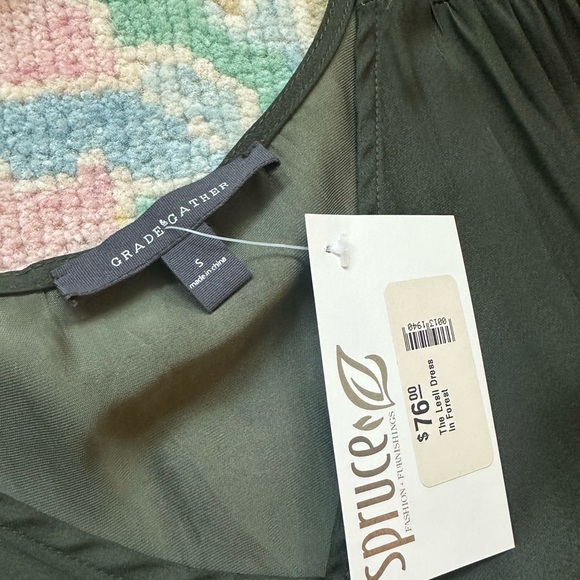 Elegant Dark Green Pleated Dress - Picture 4 of 4